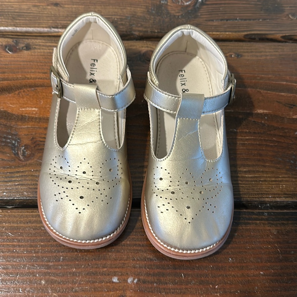 Gold Mary Jane girls dress shoes - size 11